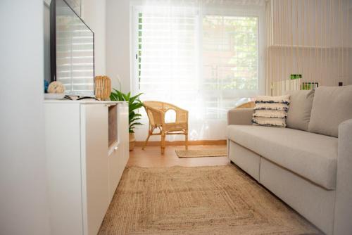 Aiora Apartment | Welcoming Soraya's Place - Chopín 5: Family-Friendly Retreat