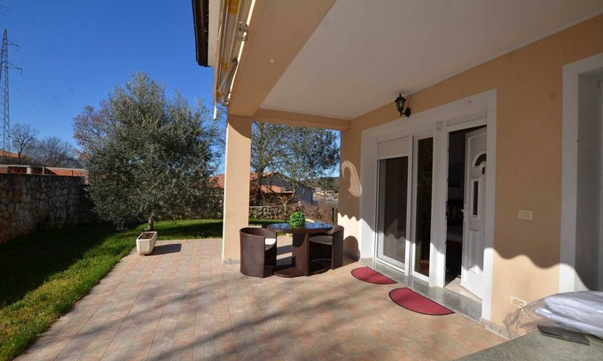 Sorici Apartment | Cozy Sorici Studio 1 with Kitchen & Private Parking