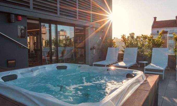 Pocitos Hotel | Discover SORO Montevideo: 4-Star Retreat with Spa & Hot Tub