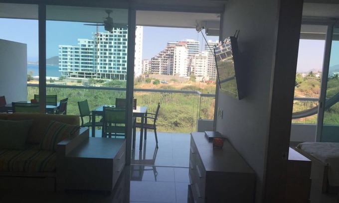 Papare Apartment | Escape to Nature: Oceanfront Retreat with Pool & Spa