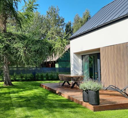 Sarbsk House | Discover Sosnowe Zacisze: Pet-Friendly Ocean Retreat
