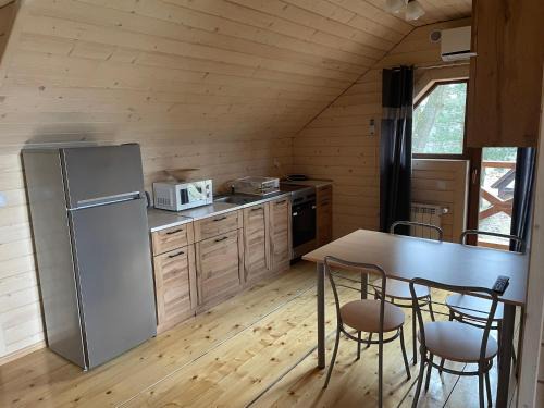 Graboszyce House | Inviting Sosnowy Domek Piętro: Pet Friendly & Family Welcome
