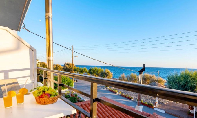 Myrtos Apartment | Oceanfront Soso's Apartments: Family-Friendly Beach Getaway