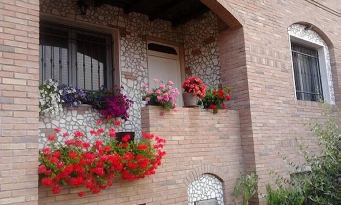 Rho Bed & Breakfast | Explore Comfort at Sosta Fiera B&B with Family-Friendly Amenities