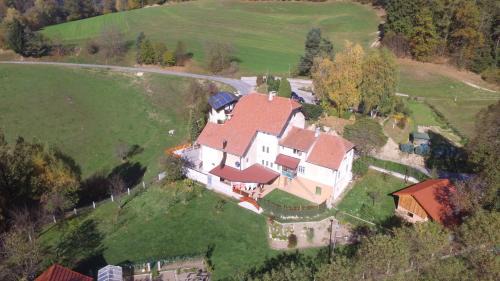 Hrastnik Apartment | Comfortable Rooms in Sostanj Velenje with Hot Tub Access