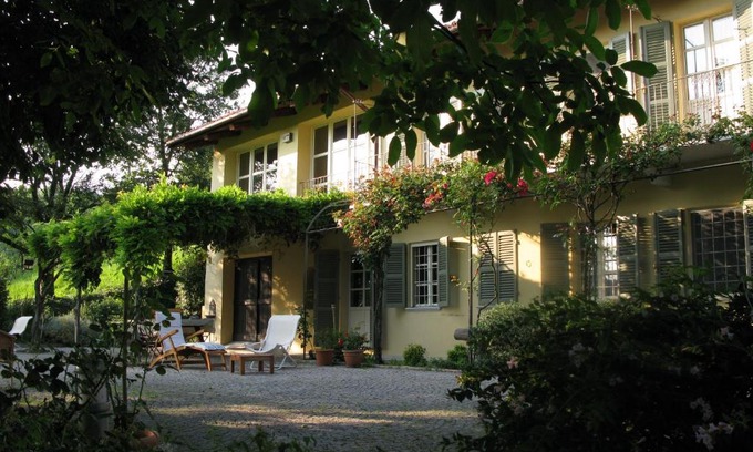 Cocconato Bed & Breakfast | Experience Comfort at Sotto la Luna Bruna B&B - Pet Friendly!
