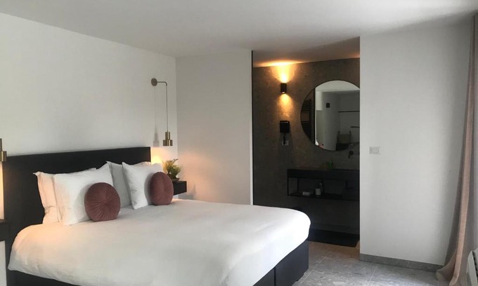 Montegrosso dʼAsti Bed & Breakfast | Elegant Adult-Only Stay at Sotto La Vigna with Ocean Views