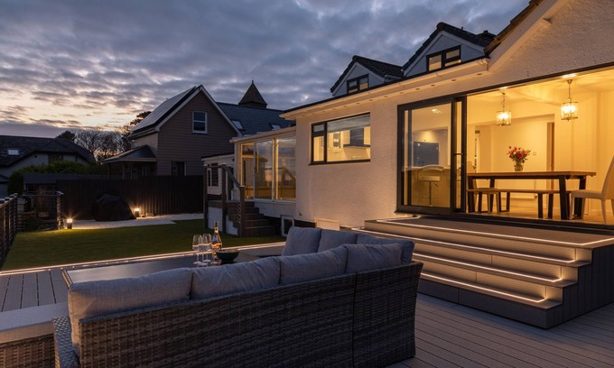 Burgh Island House | Pet-Friendly SOU WEST: Cozy Holiday Cottage with Ocean View