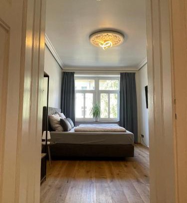 Neulindenau Apartment | 4YOUnic: Family-Friendly Retreat with Balcony & Parking