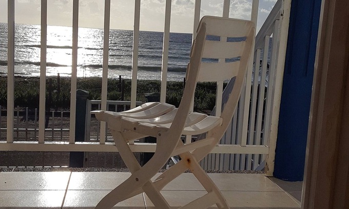 Punta Sur Apartment | Oceanfront Sound Bay Beach Apartment with Spa & Hot Tub