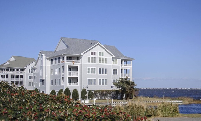 Manteo Condo | Relaxing Retreat: Pirates Cove Condo with Pool & Ocean Views