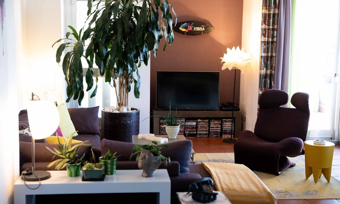 Desenzano del Garda Apartment | Artful Escape at the Sound of Colors Apartment