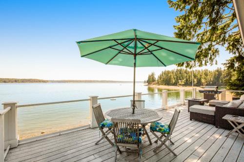 Allyn-Grapeview House | Discover Oceanfront Bliss at Sound of Sight Hotel