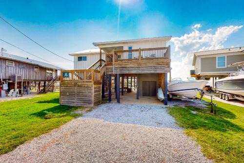 Royal Lagoons House | Pet-Friendly Escape at Sounds Right Hotel for Families