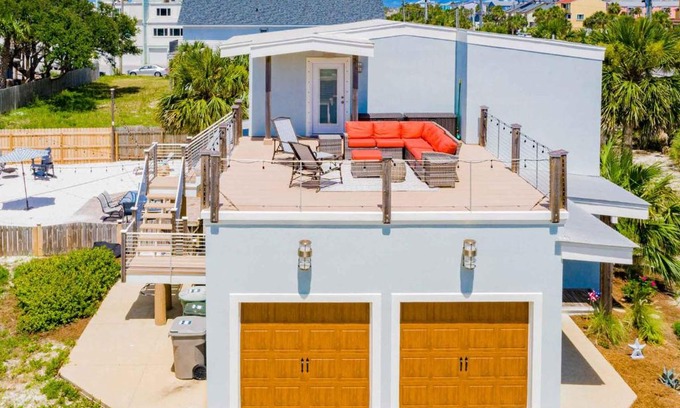 Villa Segunda House | Family-Friendly Soundside: A 4-Star Getaway Awaits