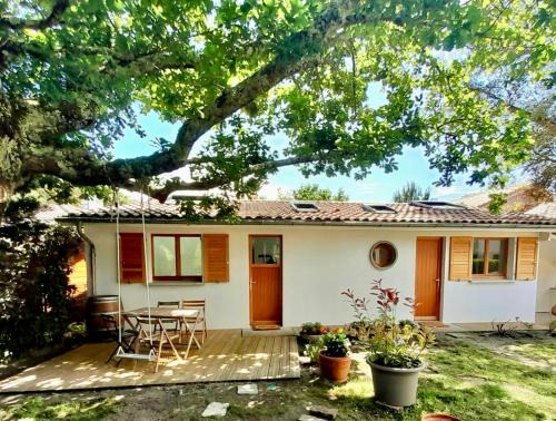 Vieux-Boucau-les-Bains Apartment | Experience Comfort at Sous Deux Chênes - Pet Friendly Retreat
