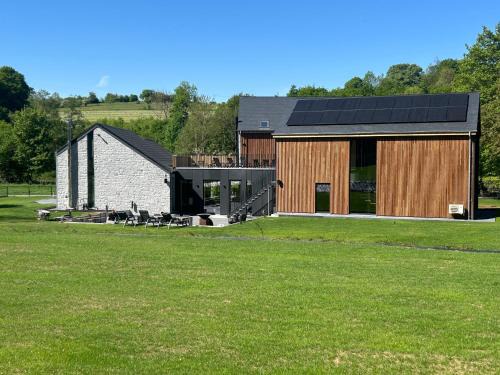 Erezee Villa | Unwind at Gite Au bord de L'Aisne with Oceanfront Relaxation