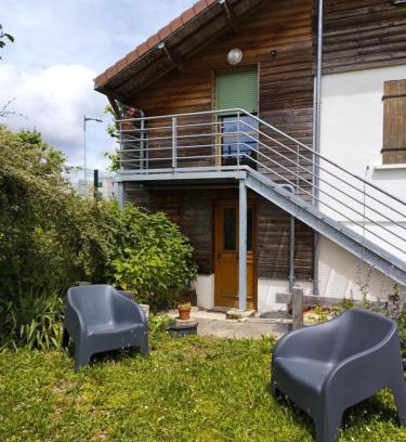 Les Noes-pres-Troyes Apartment | Oceanfront Bliss at Sous le figuier - Child Friendly Haven