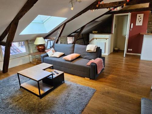 Cahors Old Town Apartment | Charming Getaway at Sous les toits de Cahors - Top Rated Stay