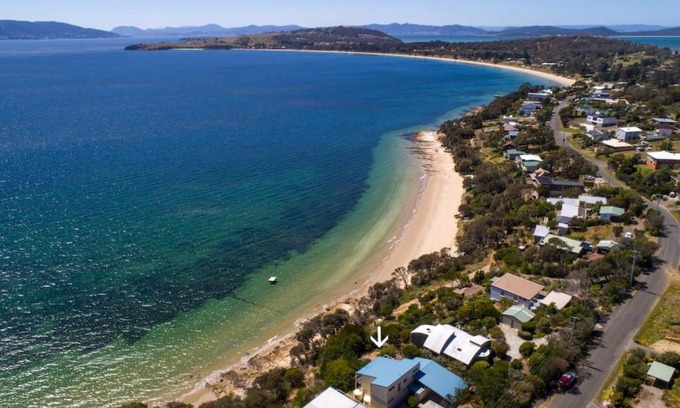 South Arm House | Child-Friendly Escape at South Arm Beach House