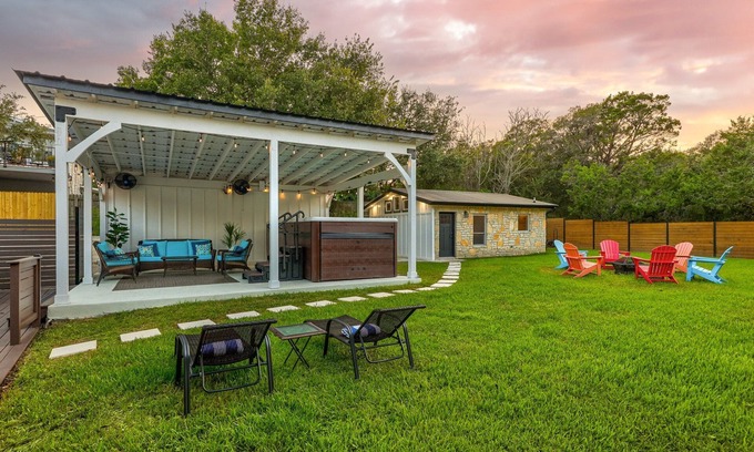 West Oak Hill House | South Austin Retreat: Pool, Spa & Backyard Fun Awaits!