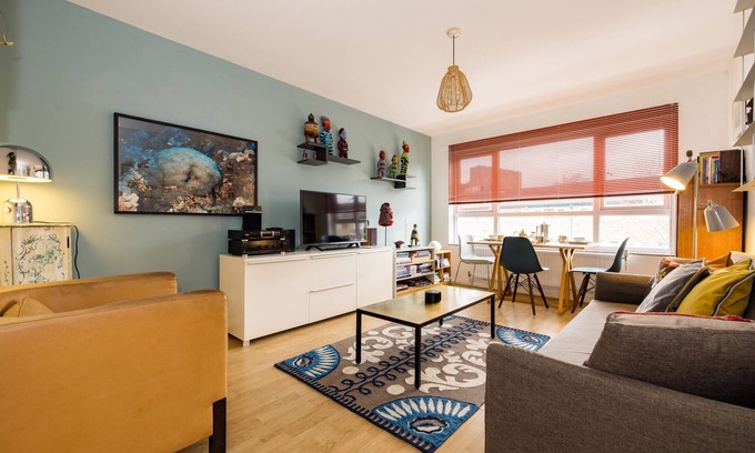 Bishop's Apartment | Artistic South Bank Retreat: Family-Friendly & Steps to Center