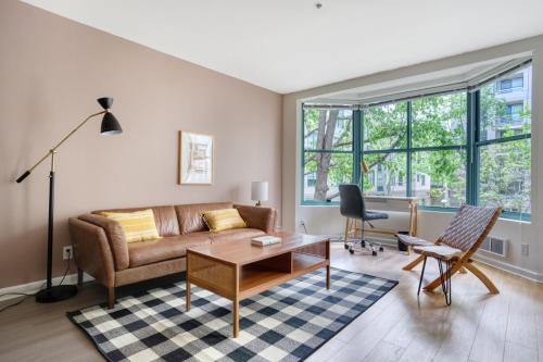 South Beach Apartment | Discover South Beach: Pet-Friendly Retreat with Spa & Tennis