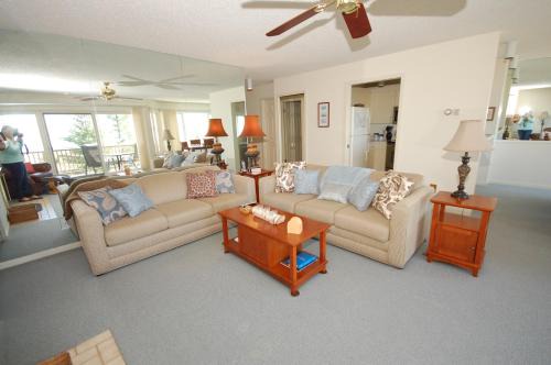 Glen Arbor Apartment | Oceanfront Retreat at South Beach 53 with Hot Tub Access