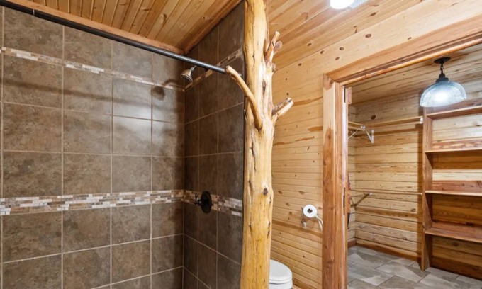 Doniphan Cabin | Unforgettable South Beach Resort: Kids Welcome, Rated 10/10