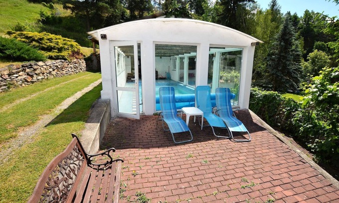 Bechyne Villa | Inviting Villa in Bechyne with Sauna and Pool Access