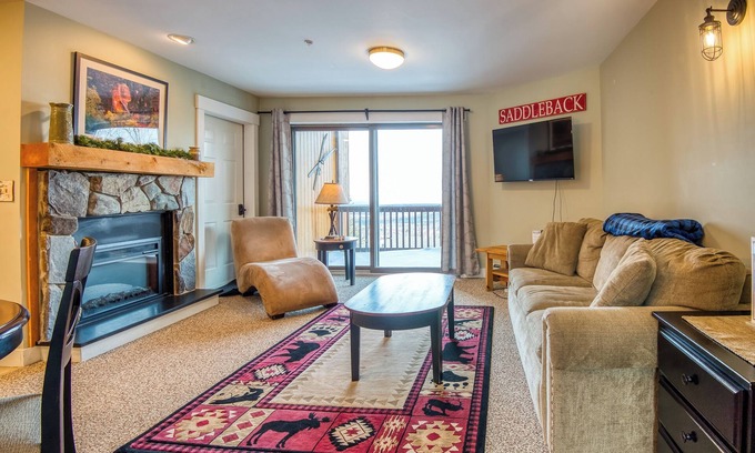 Rangeley Condo | Cozy Ski-In Condo at South Branch with Pet-Friendly Perks