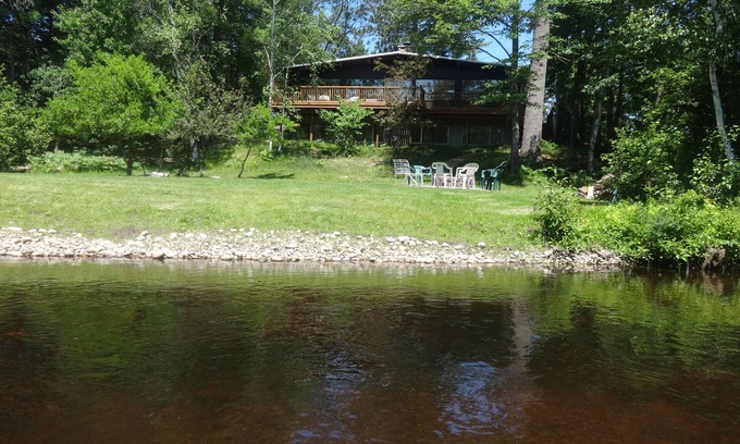 Roscommon House | Experience the South Branch Ausable River Retreat