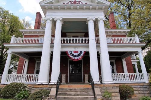 Scottdale Apartment | Experience South Broadway Manor B&B Near Ohiopyle State Park