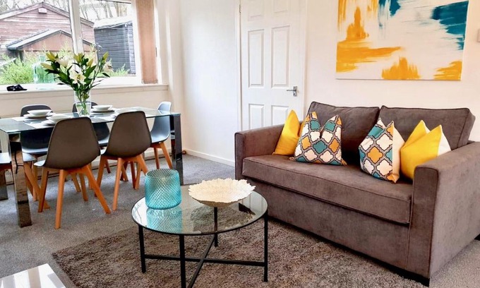 Wishaw Apartment | Cozy South Calder House: Ideal for Families and Pets