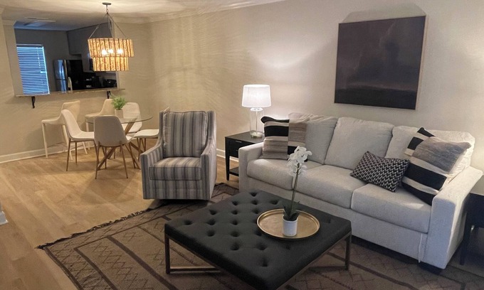 Oxford Condo | Modern Oxford Condo - Steps to Ole Miss with Pool & Spa