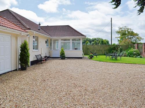 West Buckland House | Pet-Friendly Retreat at South Cleeve Bungalow - 4 Stars