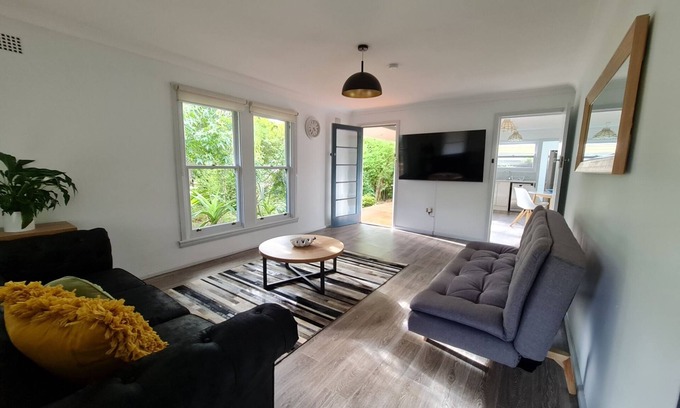Shoalhaven Heads House | Serene Coastal House with Oceanfront Spa & Breakfast