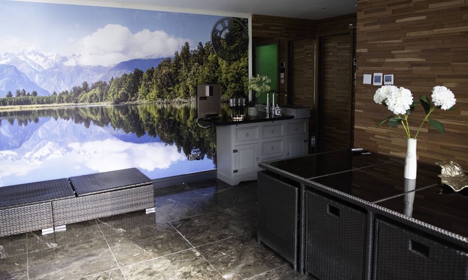 Swanley Other | South East Sauna Modern and Luxurious 1-bedroom Guest House