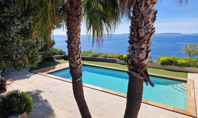 Le Lavandou Villa | Discover a Beautiful Villa with Panoramic Ocean Views