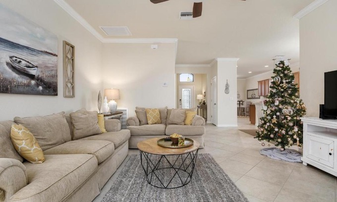 Bradenton House | Relaxing South Facing Gated Community with Pool & Hot Tub