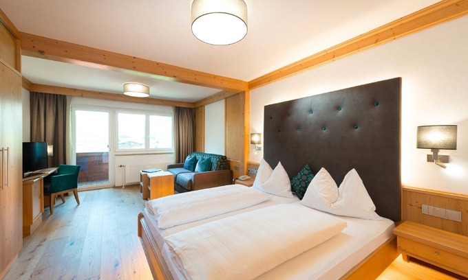 Rauris House | Inviting Rauriser Urquellzimmer at Hotel Alpina with Amenities