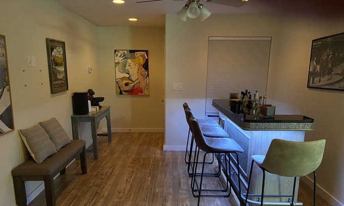 South Manchaca House | South First 3 Bedroom Home with Office and Bar!
