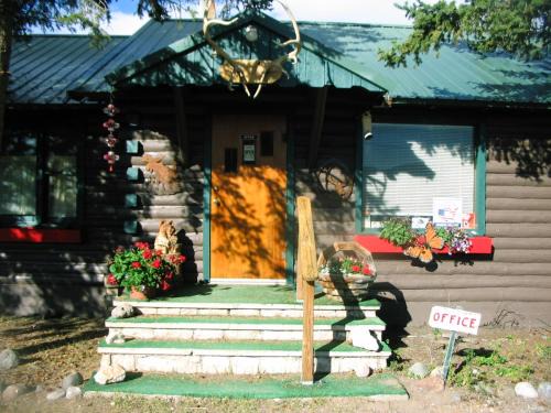 South Fork Cabin | Explore South Fork Lodge & RV Park: Pet Friendly Retreat