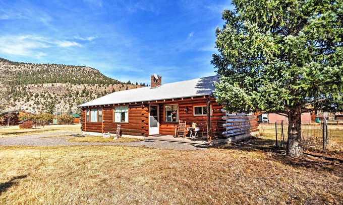 Ponderosa Pines House | Mountain Retreat: South Fork Log Cabin with Spa & Breakfast