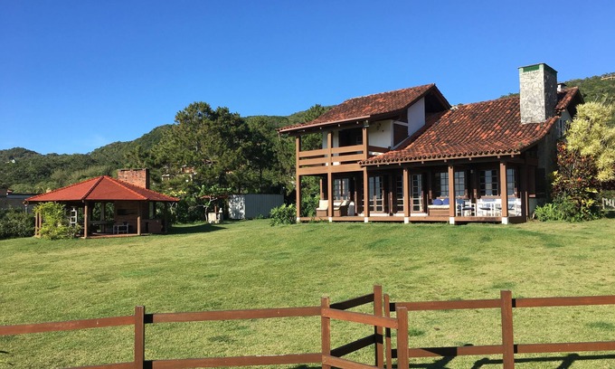 South Region House | Relaxing Retreat at South Front of Silveira Beach, Garopaba