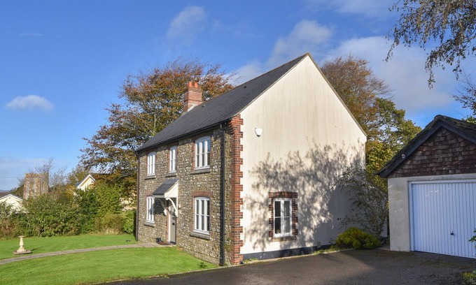 Hawkchurch Cottage | Charming SOUTH GLEBE: Pet-Friendly Cottage in Hawkchurch