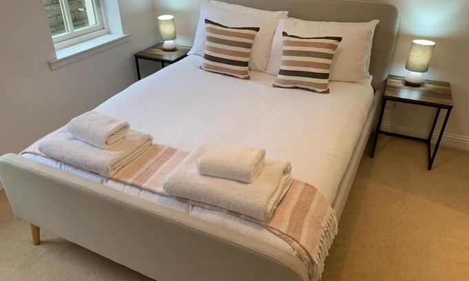 Perth Apartment | Discover South Inch Apartment: Guest Rated 9/10 & Family-Friendly