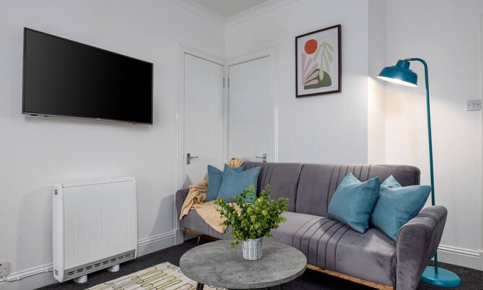 Perth Apartment | Inviting South Inch Apartment: Family-Friendly with Kitchen