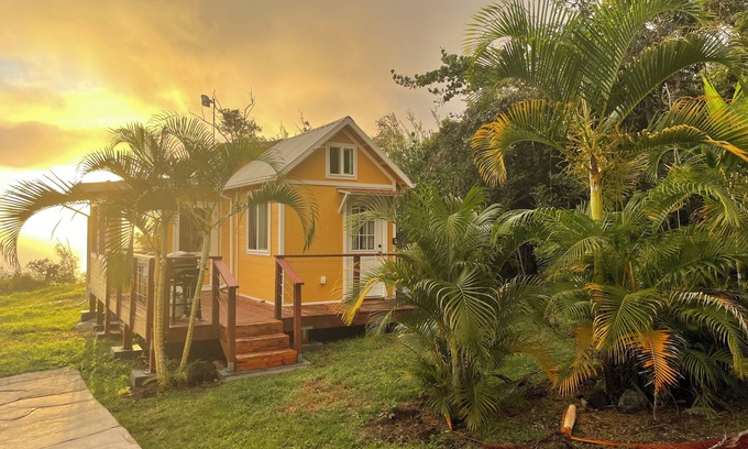 Captain Cook Bed & Breakfast | Cozy South Kona Cottage with Ocean View & Outdoor Screen Room