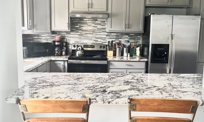 Lake Charles House | Idyllic South Lake Charles Home with Breakfast & Pet Friendly